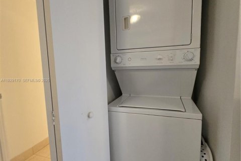 Снять в аренду кондоминиум в Майами, Флорида 1 спальня, 67.08м2, № 1989280 - фото 28