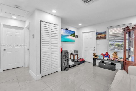 Villa ou maison à vendre à West Park, Floride: 3 chambres, 65.77 m2 № 1999043 - photo 4