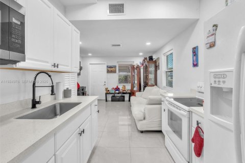 Villa ou maison à vendre à West Park, Floride: 3 chambres, 65.77 m2 № 1999043 - photo 5