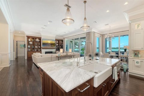 House in Sarasota, Florida 5 bedrooms, 535.02 sq.m. № 2148455 - photo 14