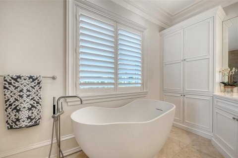House in Sarasota, Florida 5 bedrooms, 535.02 sq.m. № 2148455 - photo 30
