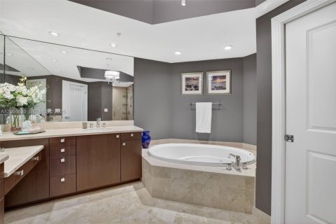 Condominio en venta en Pompano Beach, Florida, 3 dormitorios, 195.84 m2 № 2070445 - foto 14
