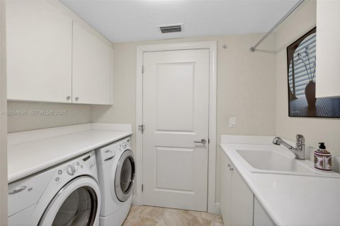 Condominio en venta en Pompano Beach, Florida, 3 dormitorios, 195.84 m2 № 2070445 - foto 23