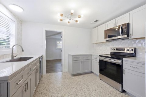 Propiedad comercial en venta en Bradenton, Florida, 6 dormitorios, 210.42 m2 № 2108020 - foto 23
