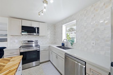Propiedad comercial en venta en Bradenton, Florida, 6 dormitorios, 210.42 m2 № 2108020 - foto 10
