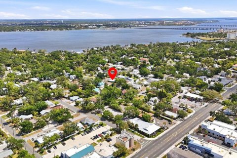 Propiedad comercial en Bradenton, Florida 6 dormitorios, 210.42 m2 № 2108020