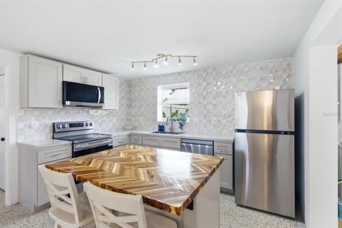 Propiedad comercial en venta en Bradenton, Florida, 6 dormitorios, 210.42 m2 № 2108020 - foto 9