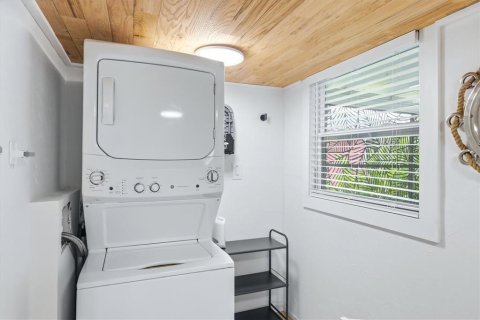 Propiedad comercial en venta en Bradenton, Florida, 6 dormitorios, 210.42 m2 № 2108020 - foto 16