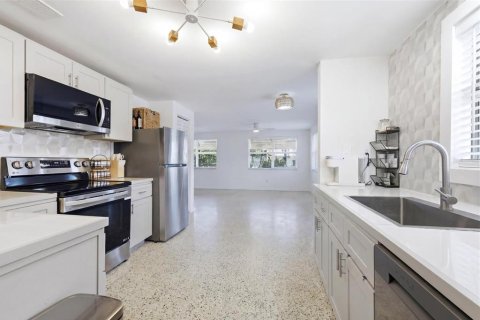 Propiedad comercial en venta en Bradenton, Florida, 6 dormitorios, 210.42 m2 № 2108020 - foto 25