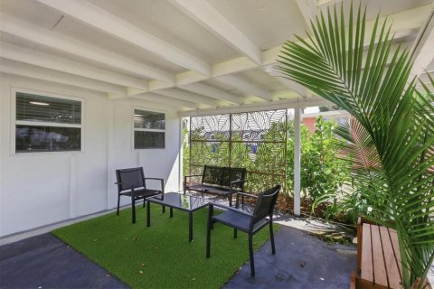 Propiedad comercial en venta en Bradenton, Florida, 6 dormitorios, 210.42 m2 № 2108020 - foto 17