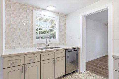 Propiedad comercial en venta en Bradenton, Florida, 6 dormitorios, 210.42 m2 № 2108020 - foto 24