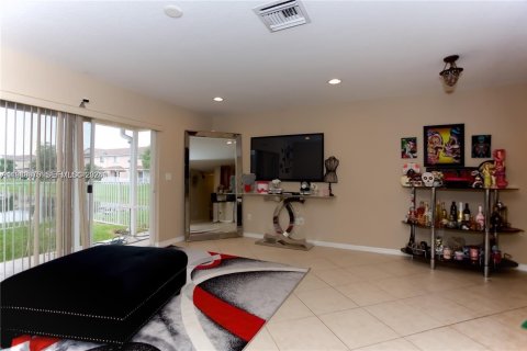 Снять в аренду таунхаус в Тамарак, Флорида 2 спальни, 107.3м2, № 2005618 - фото 5