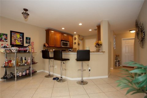 Снять в аренду таунхаус в Тамарак, Флорида 2 спальни, 107.3м2, № 2005618 - фото 3