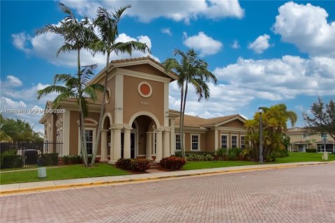 Снять в аренду таунхаус в Тамарак, Флорида 2 спальни, 107.3м2, № 2005618 - фото 8