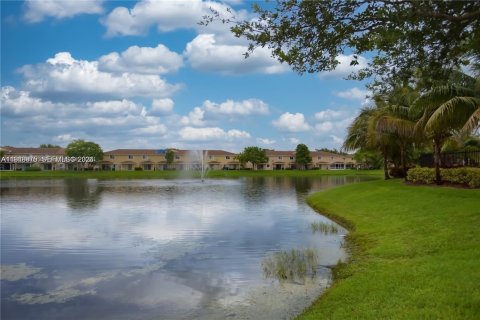 Снять в аренду таунхаус в Тамарак, Флорида 2 спальни, 107.3м2, № 2005618 - фото 6