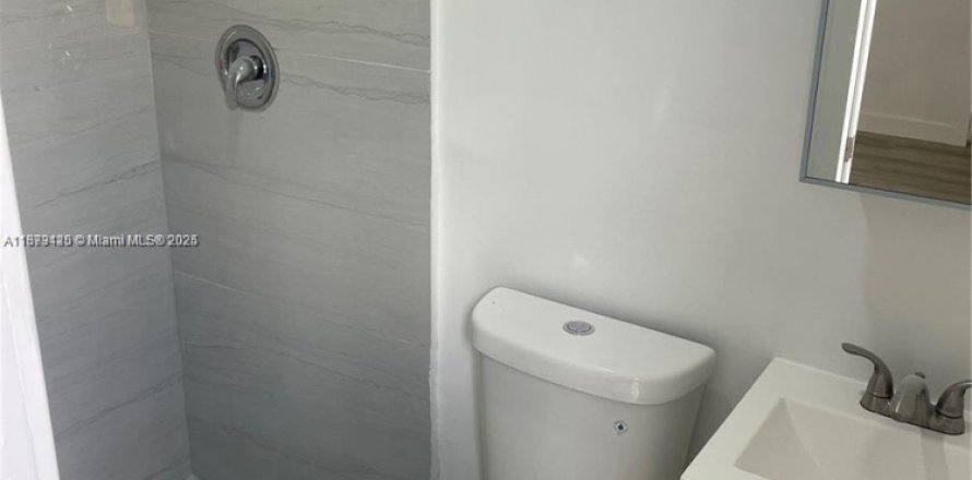 Villa ou maison à Miami, Floride 1 chambre № 1925899