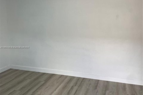 Villa ou maison à louer à Miami, Floride: 1 chambre № 1925899 - photo 4