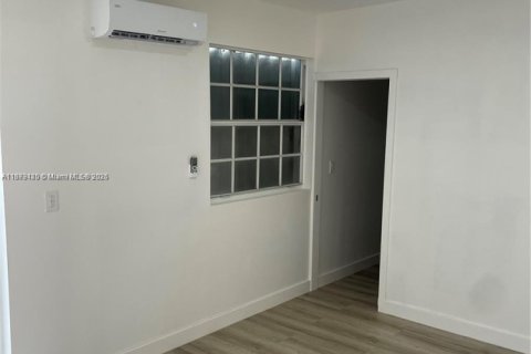 Villa ou maison à louer à Miami, Floride: 1 chambre № 1925899 - photo 3