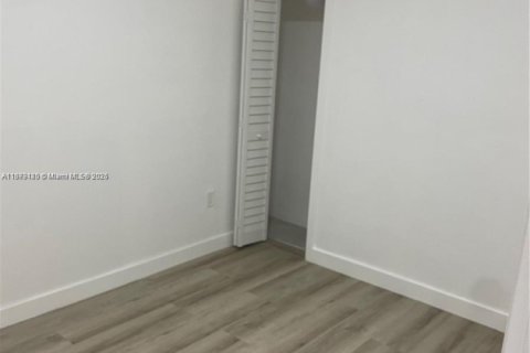 Villa ou maison à louer à Miami, Floride: 1 chambre № 1925899 - photo 5