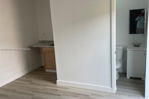 Villa ou maison à louer à Miami, Floride: 1 chambre № 1925899 - photo 2