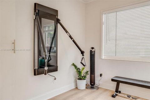 House in Miami, Florida 3 bedrooms, 124.86 sq.m. № 1967172 - photo 21