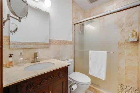 House in Miami, Florida 3 bedrooms, 124.86 sq.m. № 1967172 - photo 14