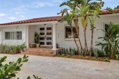 House in Miami, Florida 3 bedrooms, 124.86 sq.m. № 1967172