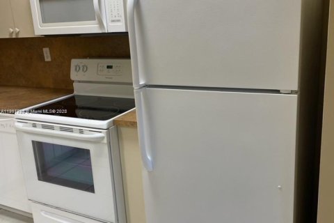 Снять в аренду кондоминиум в Хомстед, Флорида 2 спальни, 75.72м2, № 1972495 - фото 13