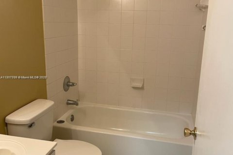 Снять в аренду кондоминиум в Хомстед, Флорида 2 спальни, 75.72м2, № 1972495 - фото 8