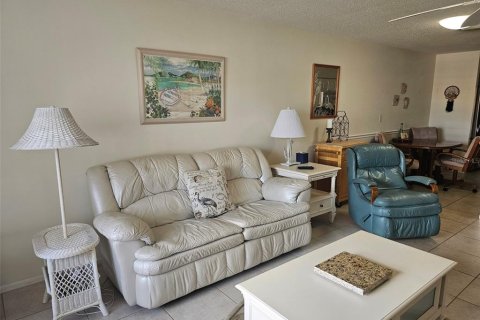 House in Bradenton, Florida 2 bedrooms, 96.99 sq.m. № 1901147 - photo 5
