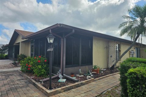 House in Bradenton, Florida 2 bedrooms, 96.99 sq.m. № 1901147 - photo 2