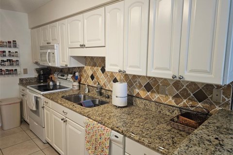 House in Bradenton, Florida 2 bedrooms, 96.99 sq.m. № 1901147 - photo 9