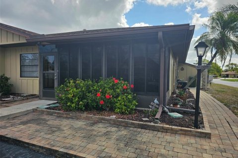 House in Bradenton, Florida 2 bedrooms, 96.99 sq.m. № 1901147 - photo 3