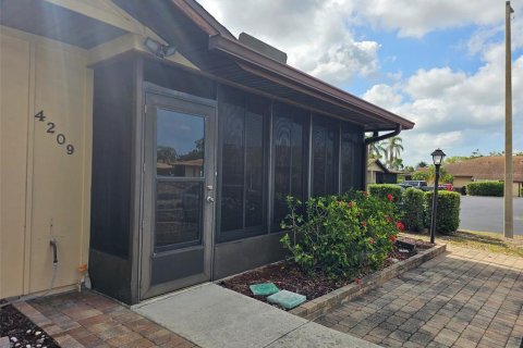 House in Bradenton, Florida 2 bedrooms, 96.99 sq.m. № 1901147 - photo 1