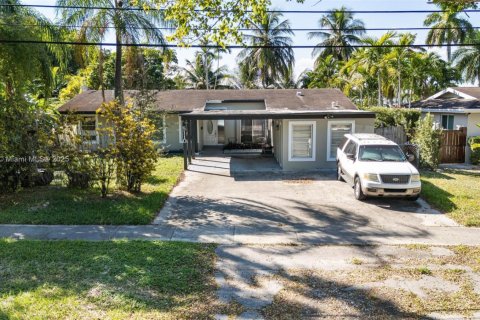 Villa ou maison à vendre à Miami, Floride: 3 chambres, 161 m2 № 1973855 - photo 16