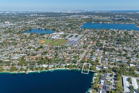 Villa ou maison à vendre à Miami, Floride: 3 chambres, 161 m2 № 1973855 - photo 27