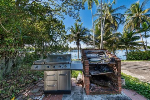 Villa ou maison à vendre à Miami, Floride: 3 chambres, 161 m2 № 1973855 - photo 6