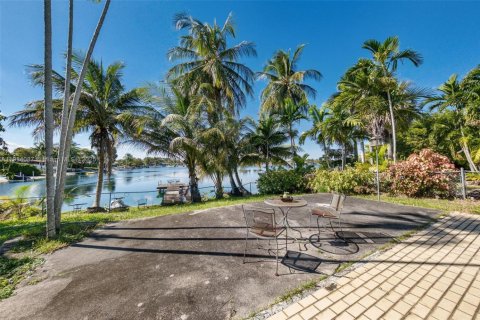 Villa ou maison à vendre à Miami, Floride: 3 chambres, 161 m2 № 1973855 - photo 8