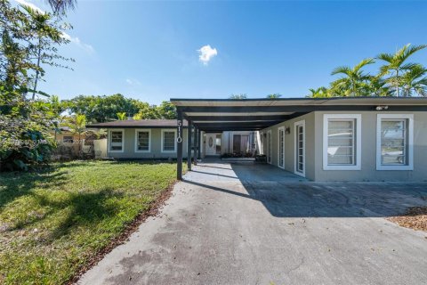 Villa ou maison à vendre à Miami, Floride: 3 chambres, 161 m2 № 1973855 - photo 14
