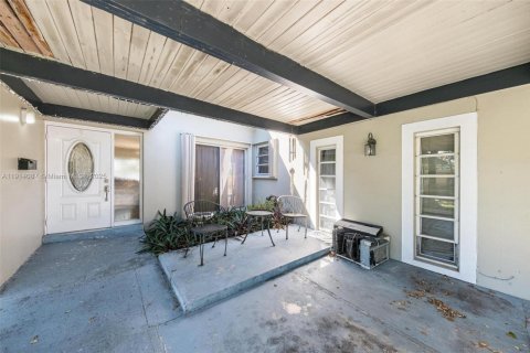 Villa ou maison à vendre à Miami, Floride: 3 chambres, 161 m2 № 1973855 - photo 10