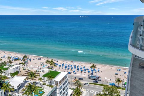 Condominio en alquiler en Fort Lauderdale, Florida, 2 dormitorios, 208.29 m2 № 754792 - foto 1