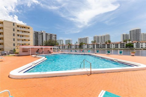 Купить кондоминиум в Авентура, Флорида 2 спальни, 100.61м2, № 2154207 - фото 15