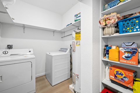 Casa en venta en Fort Lauderdale, Florida, 3 dormitorios, 142.14 m2 № 2273914 - foto 18
