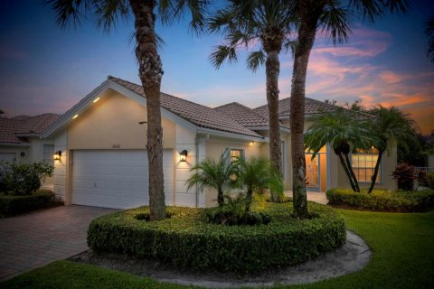 House in Wellington, Florida 3 bedrooms, 204.29 sq.m. № 2173155