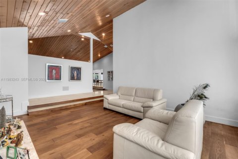 Купить виллу или дом в Майами, Флорида 5 спален, 408.86м2, № 2243961 - фото 17