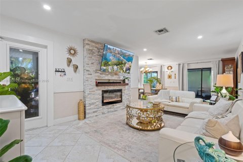 Adosado en venta en Hialeah, Florida, 3 dormitorios, 128.76 m2 № 1929337 - foto 10