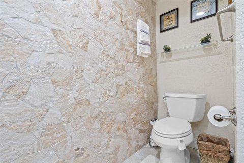 Adosado en venta en Hialeah, Florida, 3 dormitorios, 128.76 m2 № 1929337 - foto 25