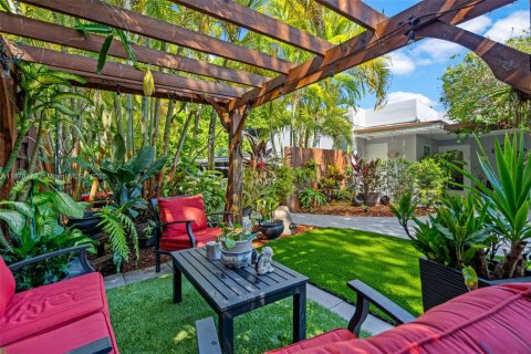 Adosado en venta en Hialeah, Florida, 3 dormitorios, 128.76 m2 № 1929337 - foto 6