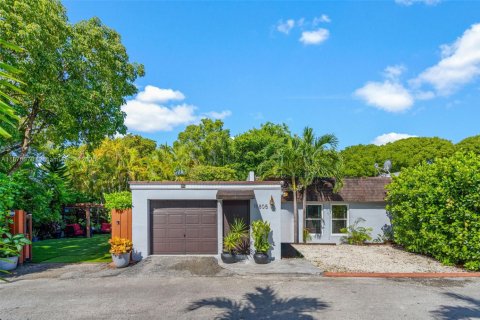 Adosado en venta en Hialeah, Florida, 3 dormitorios, 128.76 m2 № 1929337 - foto 1