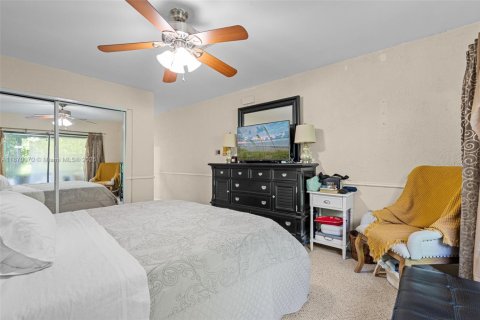 Adosado en venta en Hialeah, Florida, 3 dormitorios, 128.76 m2 № 1929337 - foto 22